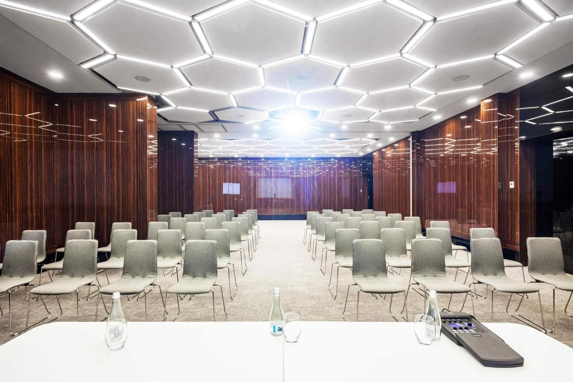 Hotel Platinia Cluj-Napoca Eksteriør bilde The main conference room